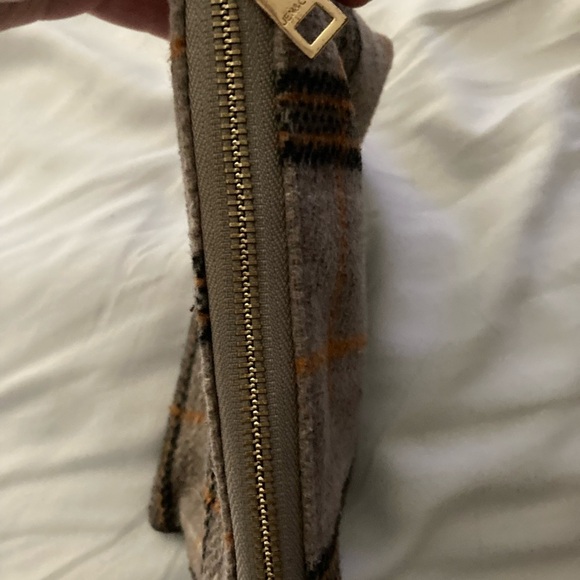 Jen & Co Wristlet - Picture 6 of 7